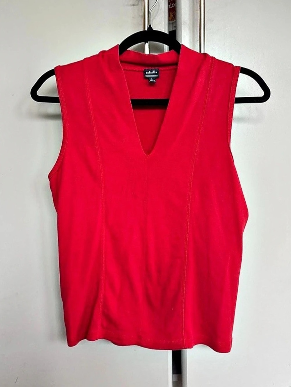 Rafaella Sleeveless V-Neck Top in Red Large Like New